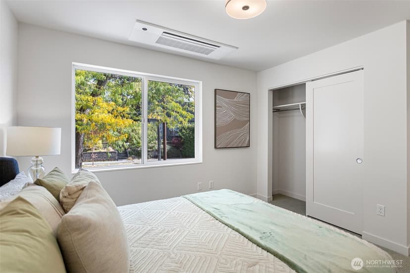 Property photo for 8039 Wallingford Avenue N, Seattle photo 19