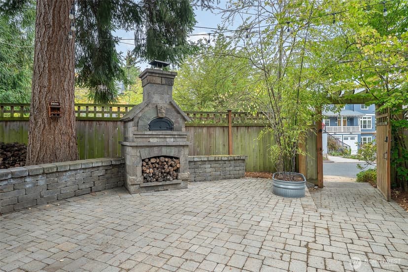Property photo for 5728 Woodlawn Avenue N, Seattle photo 34