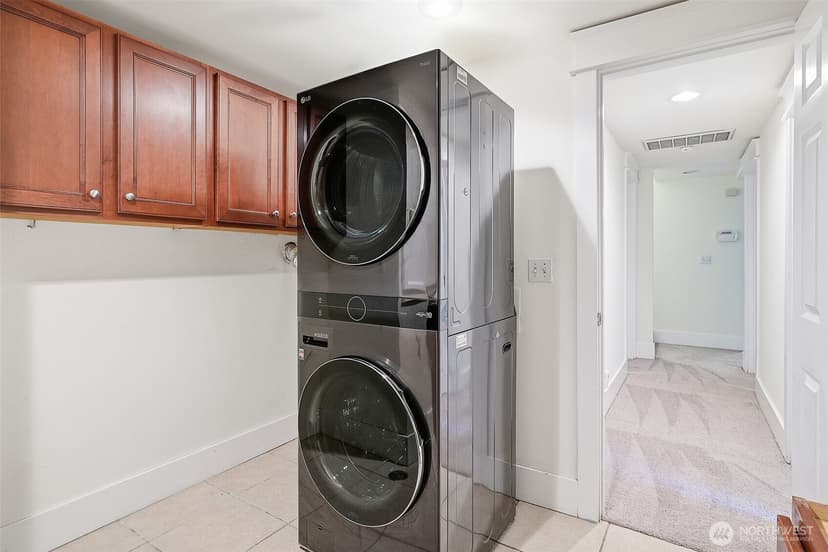 Property photo for 5728 Woodlawn Avenue N, Seattle photo 30