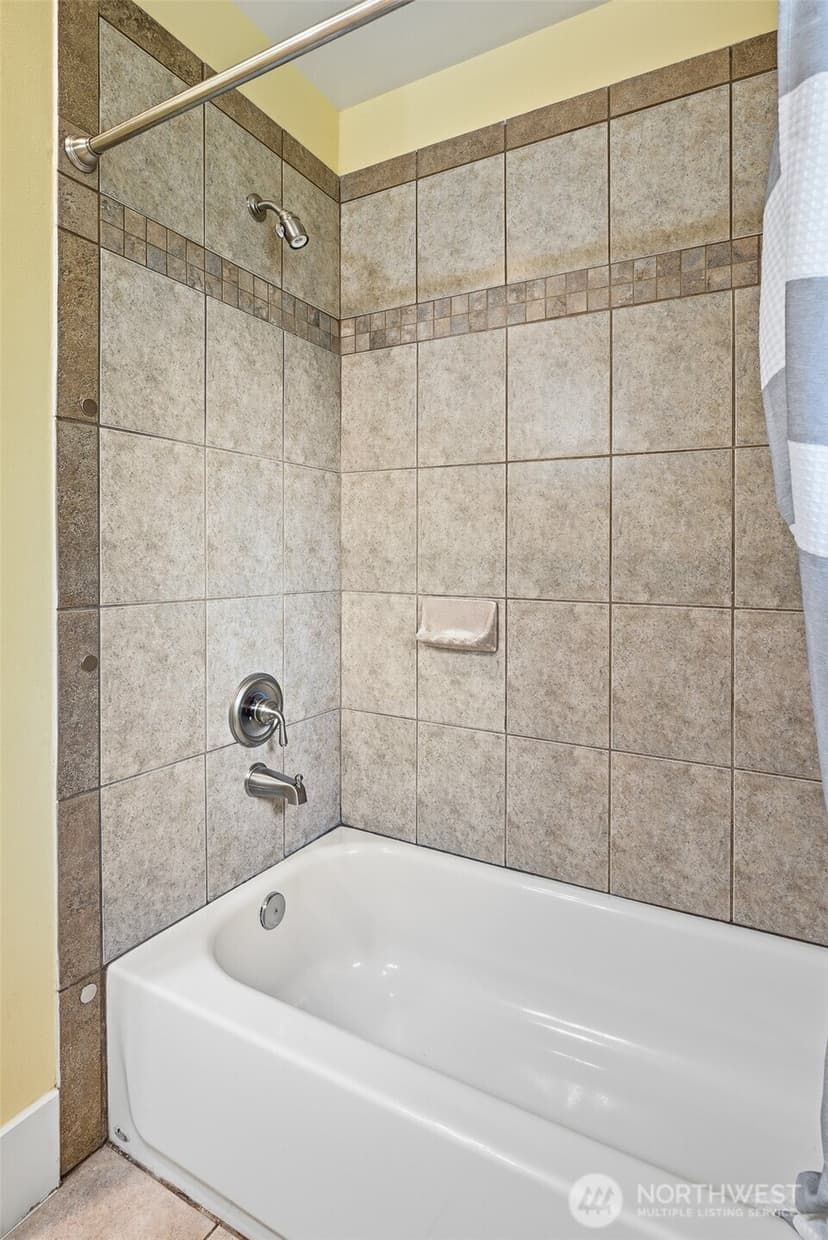 Property photo for 5728 Woodlawn Avenue N, Seattle photo 24
