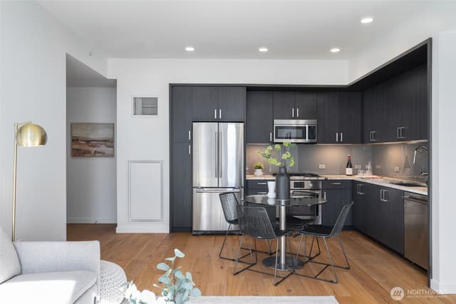 Property photo for 1321 Seneca Street #604, Seattle photo 5