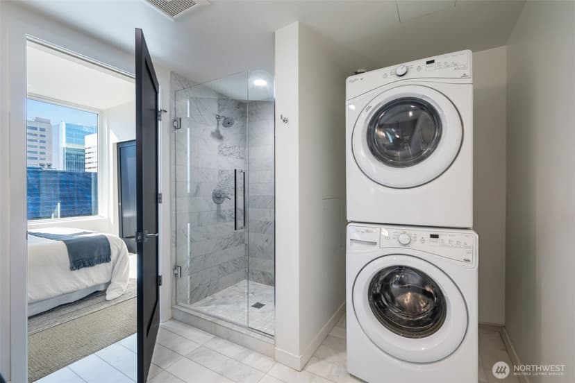Property photo for 1321 Seneca Street #604, Seattle photo 11