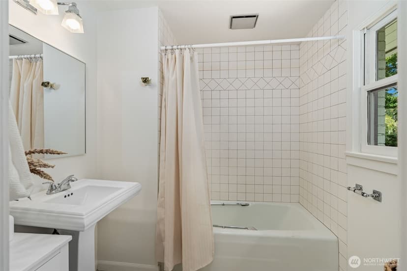 Property photo for 4715 W Roberts Way, Seattle photo 15