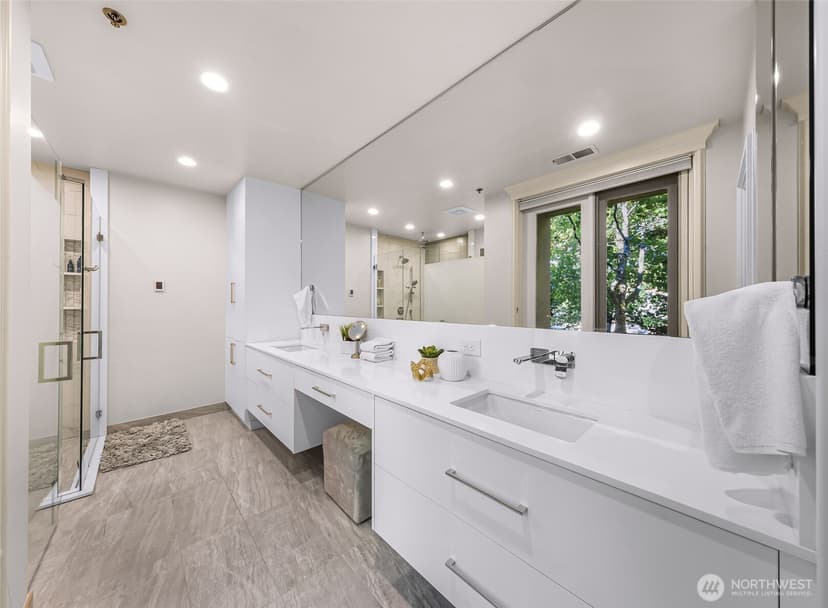 Property photo for 111 Lake Avenue W #202, Kirkland photo 26