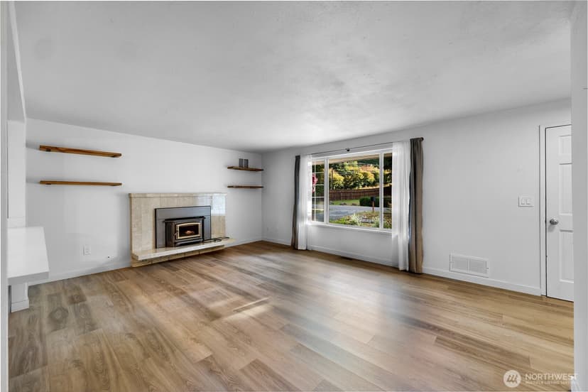 Property photo for 13920 30th Avenue NW, Tulalip photo 8