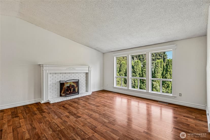 Property photo for 13530 Meridian Avenue S, Everett photo 8