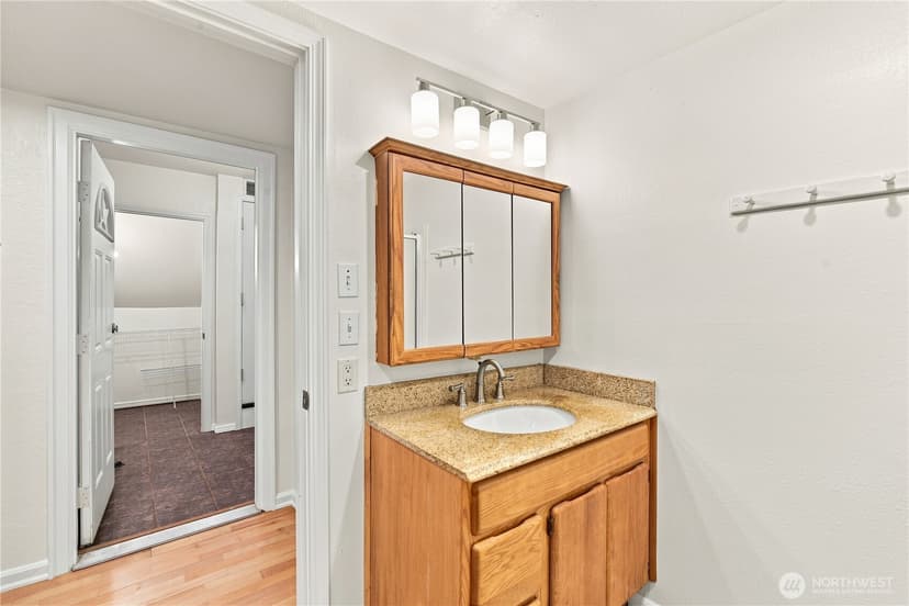 Property photo for 1218 209th Avenue NE #B, Sammamish photo 5