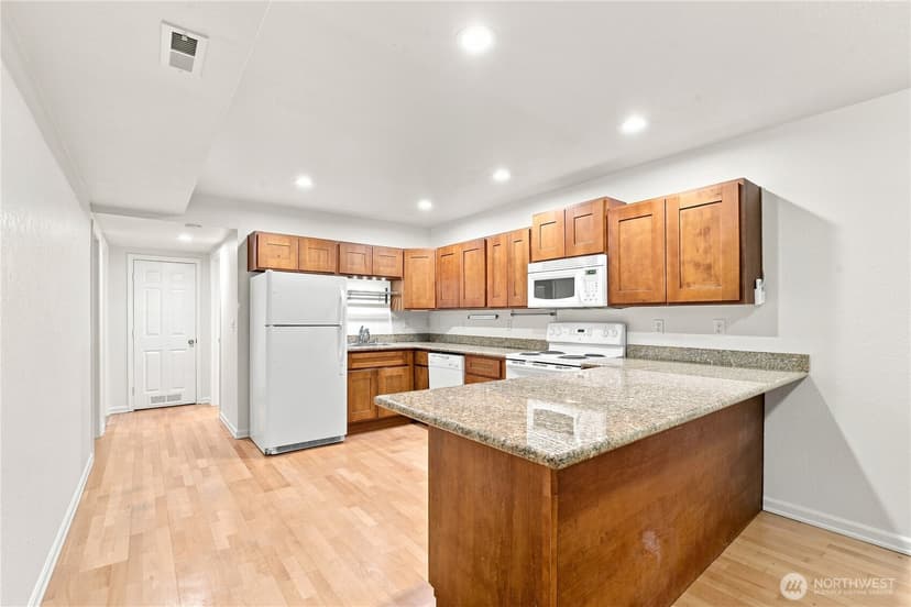 Property photo for 1218 209th Avenue NE #B, Sammamish photo 9