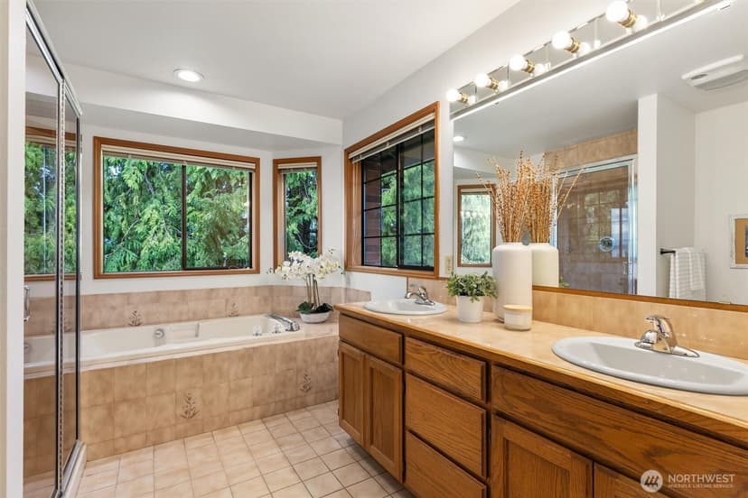 Property photo for 814 6th Avenue S, Edmonds photo 17