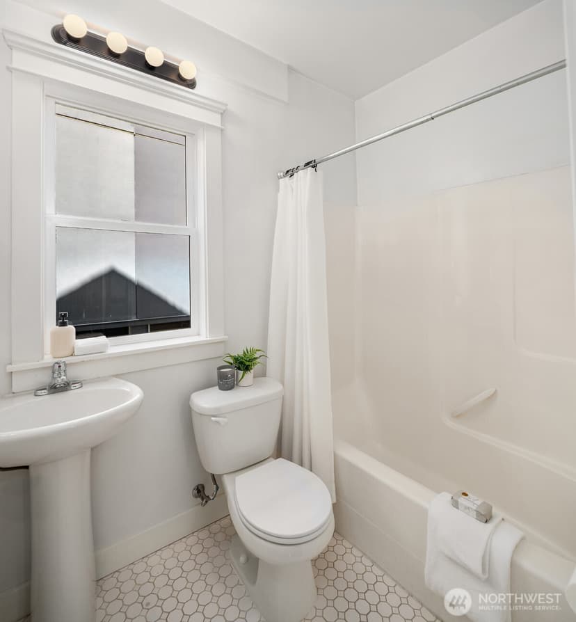 Property photo for 1132 NW 56th Street, Seattle photo 16