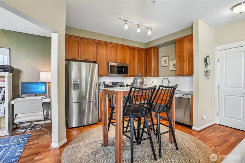 Property photo for 2010 NE Katsura Street #A, Issaquah photo 7
