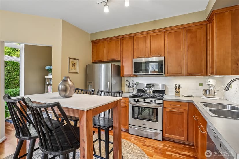 Property photo for 2010 NE Katsura Street #A, Issaquah photo 9