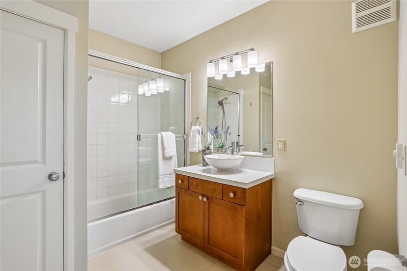 Property photo for 2010 NE Katsura Street #A, Issaquah photo 14