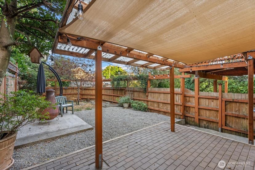 Property photo for 7530 Roosevelt Wy NE, Seattle photo 28