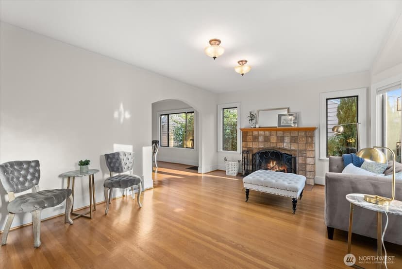 Property photo for 7530 Roosevelt Wy NE, Seattle photo 4