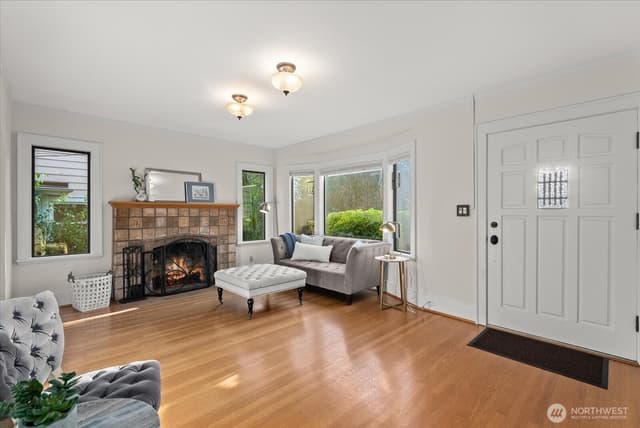 Property photo for 7530 Roosevelt Wy NE, Seattle photo 3