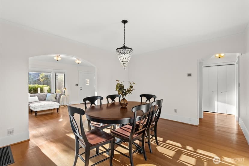 Property photo for 7530 Roosevelt Wy NE, Seattle photo 8