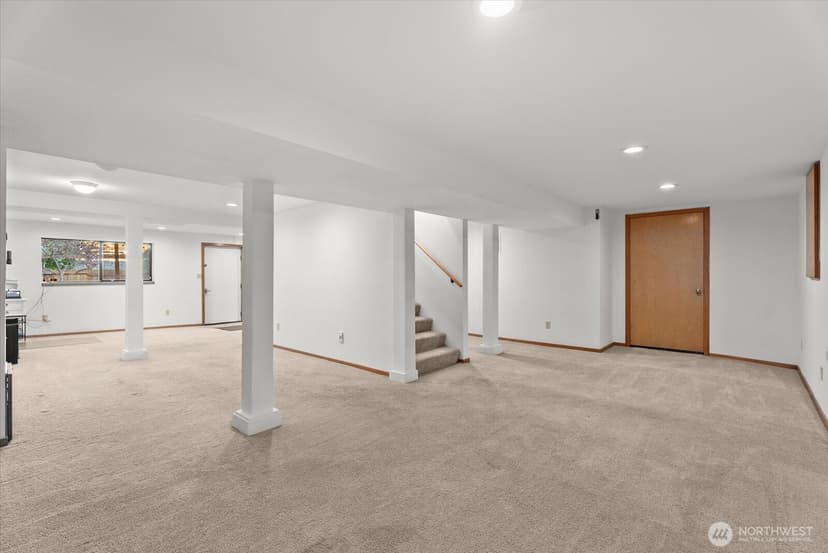 Property photo for 7530 Roosevelt Wy NE, Seattle photo 24