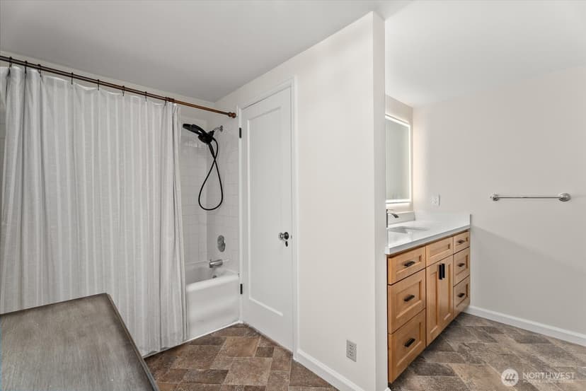 Property photo for 7530 Roosevelt Wy NE, Seattle photo 20