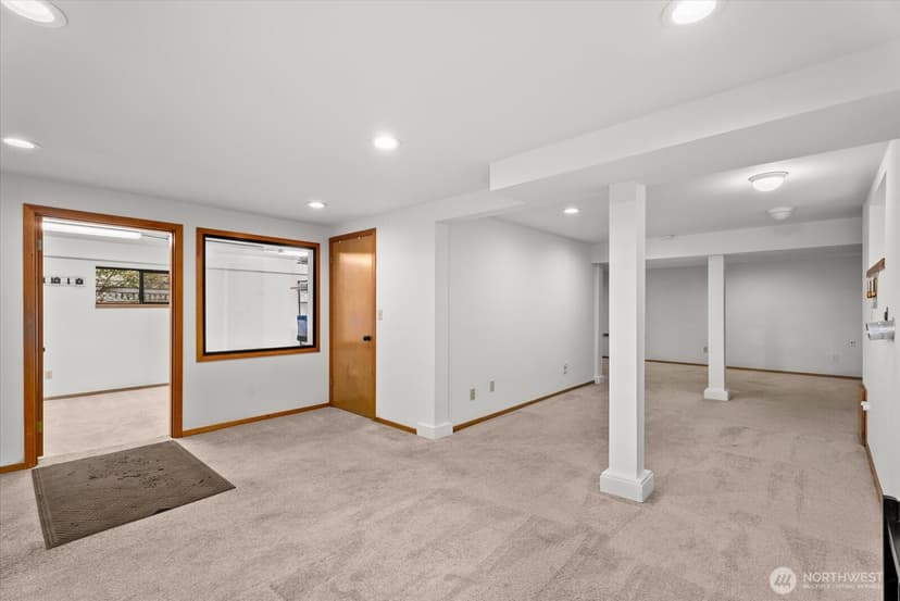 Property photo for 7530 Roosevelt Wy NE, Seattle photo 25