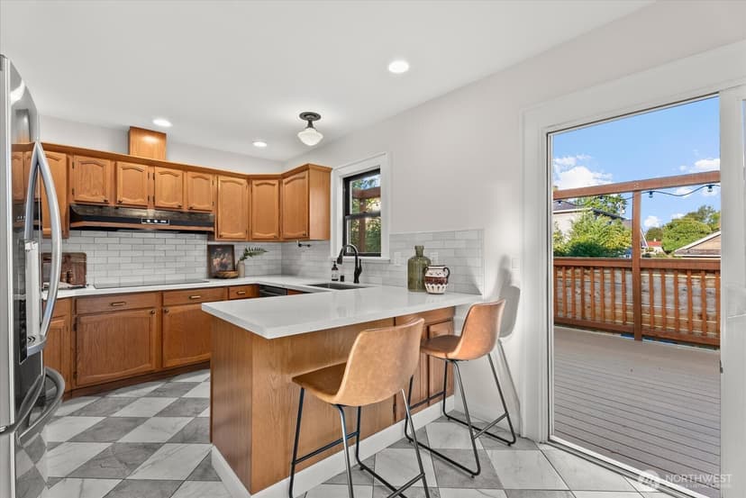 Property photo for 7530 Roosevelt Wy NE, Seattle photo 9