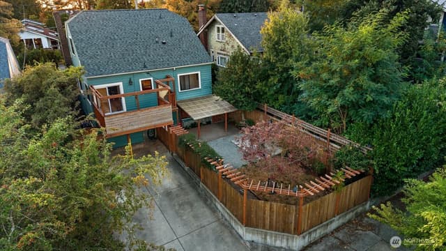Property photo for 7530 Roosevelt Wy NE, Seattle photo 2