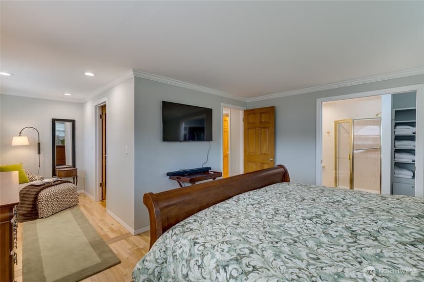 Property photo for 11719 103rd Avenue NE, Kirkland photo 18