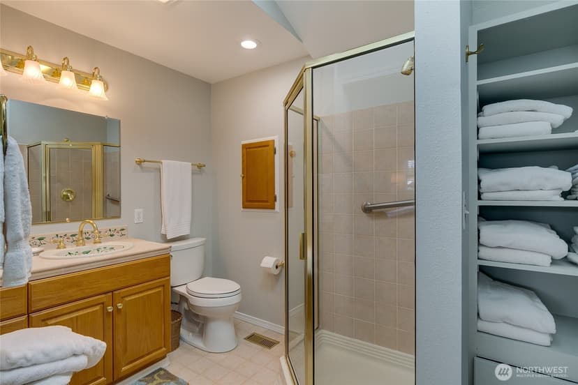 Property photo for 11719 103rd Avenue NE, Kirkland photo 16