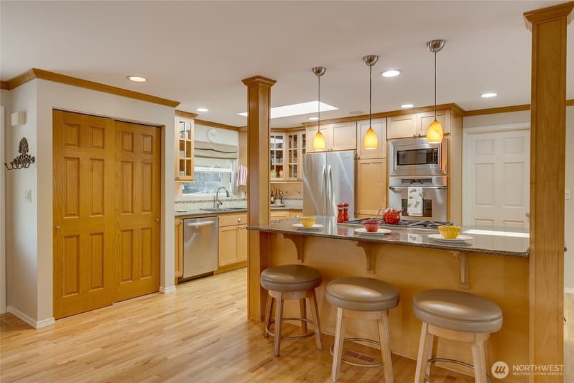 Property photo for 11719 103rd Avenue NE, Kirkland photo 6
