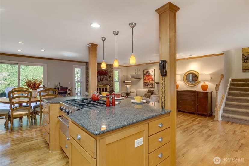 Property photo for 11719 103rd Avenue NE, Kirkland photo 8