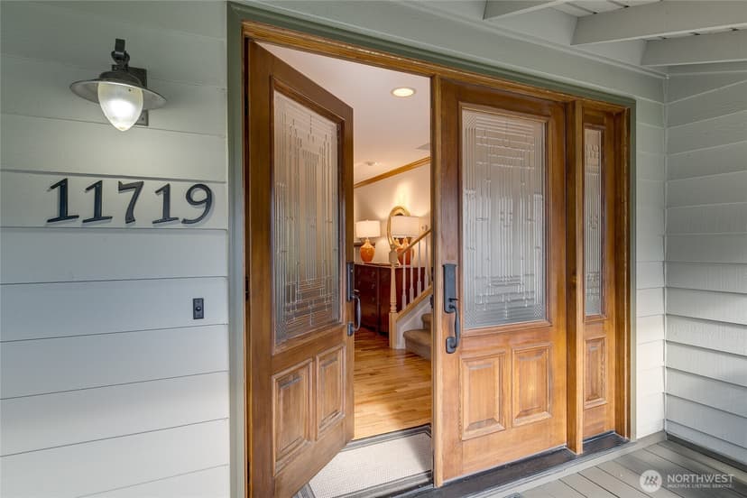 Property photo for 11719 103rd Avenue NE, Kirkland photo 4
