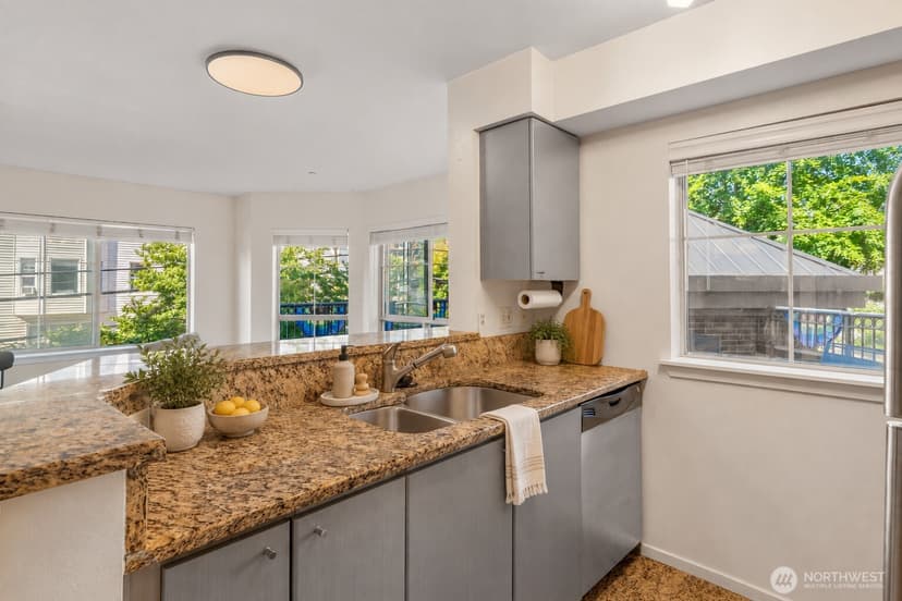 Property photo for 1125 E Olive #202, Seattle photo 11