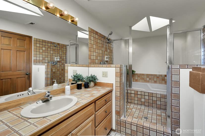 Property photo for 2712 Mount Saint Helens Place S, Seattle photo 23
