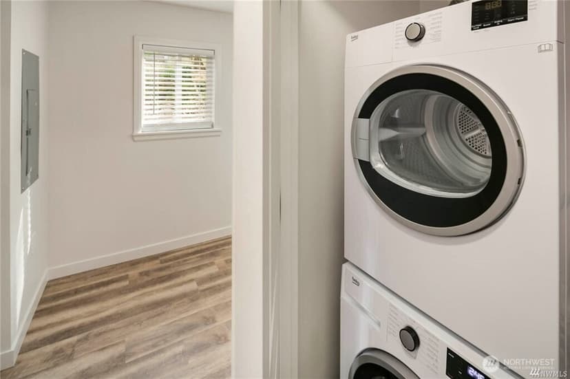 Property photo for 1529 Sturgus Avenue S, Seattle photo 12