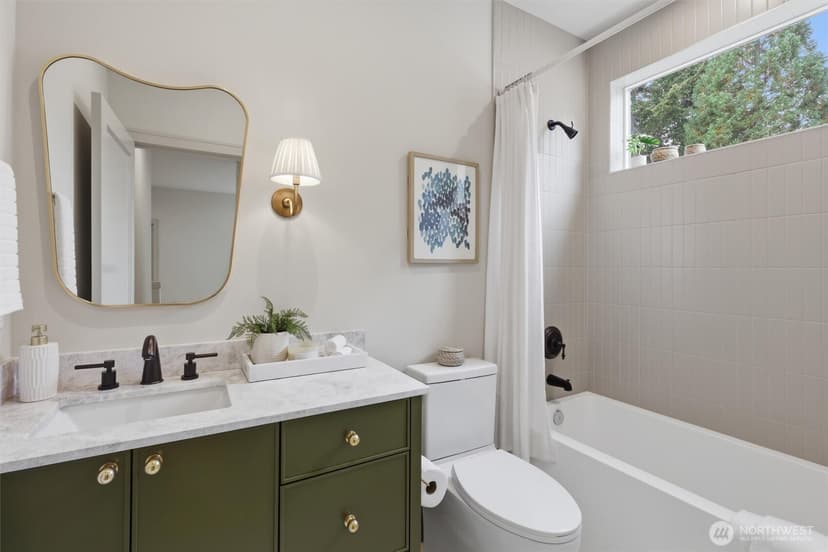 Property photo for 11739 40th Avenue NE #A, Seattle photo 24