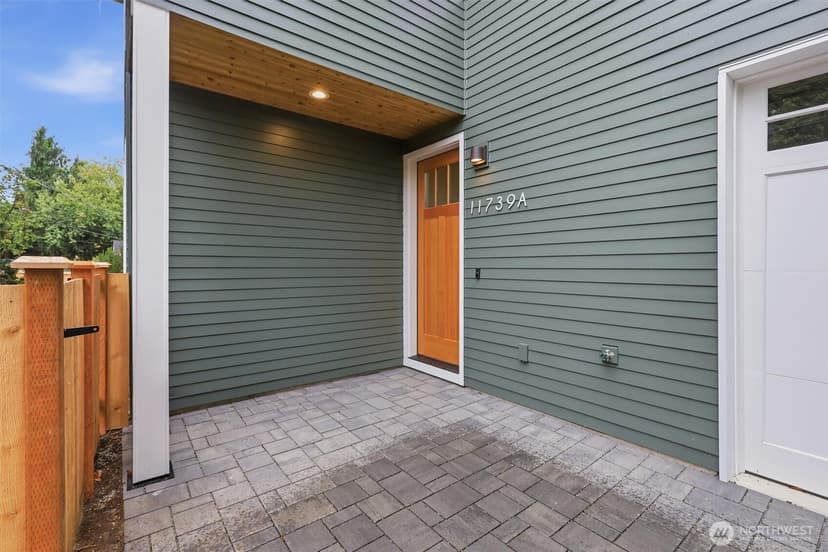 Property photo for 11739 40th Avenue NE #A, Seattle photo 2