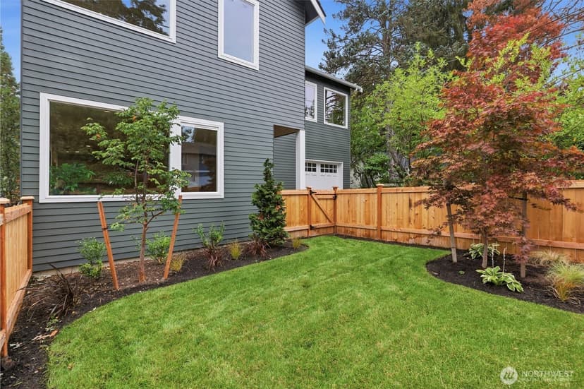 Property photo for 11739 40th Avenue NE #A, Seattle photo 27