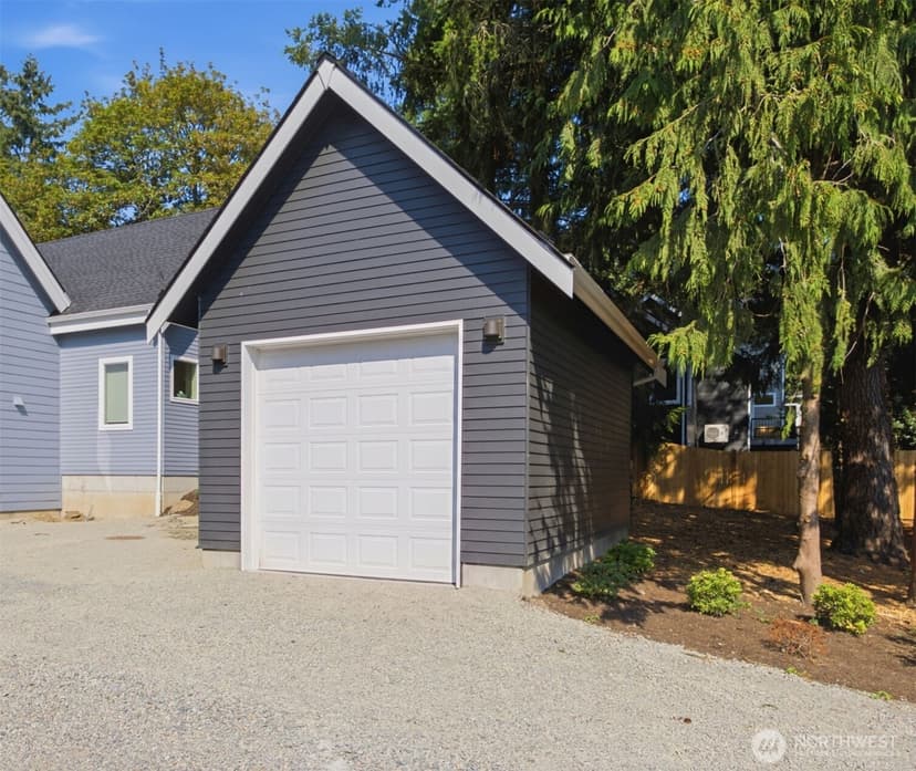 Property photo for 11737 40th Avenue NE #A, Seattle photo 31