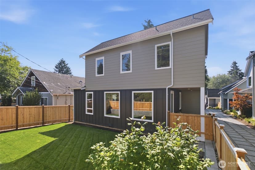 Property photo for 11737 40th Avenue NE #A, Seattle photo 32