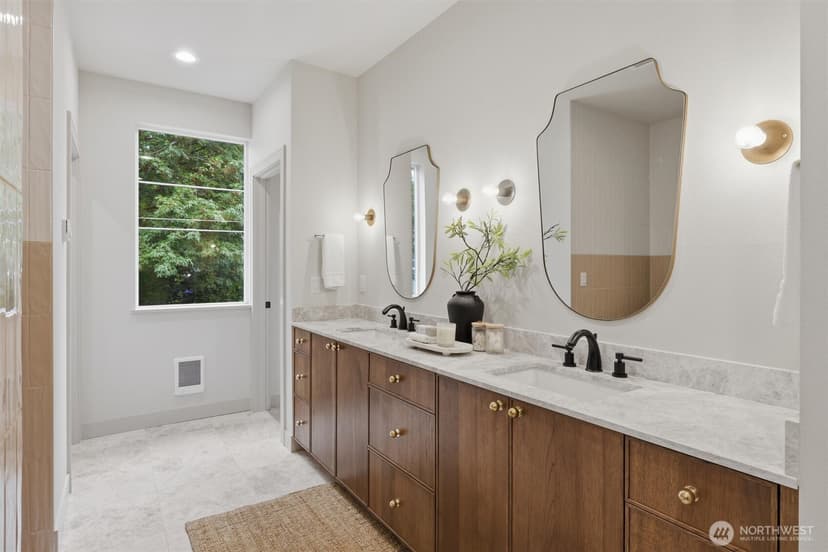 Property photo for 11737 40th Avenue NE #A, Seattle photo 20