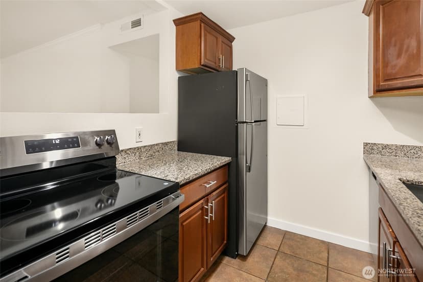 Property photo for 14014 Juanita Drive NE #B2, Kirkland photo 8