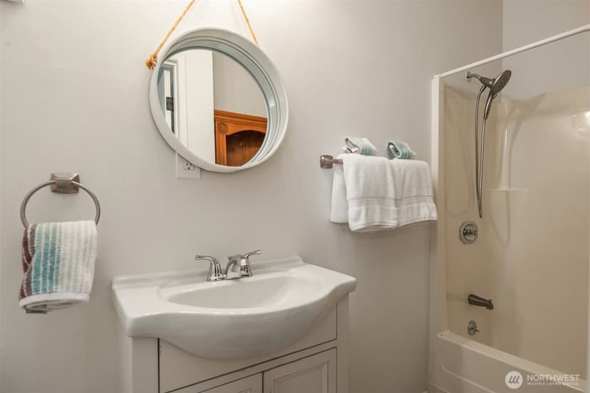 Property photo for 1602 W Lake Sammamish Parkway SE, Bellevue photo 26