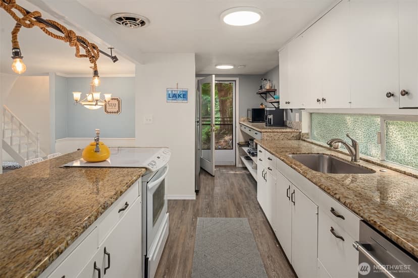 Property photo for 1602 W Lake Sammamish Parkway SE, Bellevue photo 27