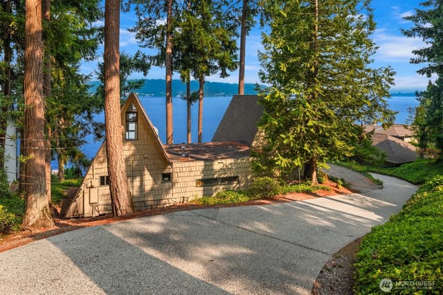 Property photo for 1602 W Lake Sammamish Parkway SE, Bellevue photo 5