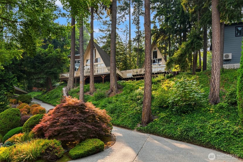 Property photo for 1602 W Lake Sammamish Parkway SE, Bellevue photo 2