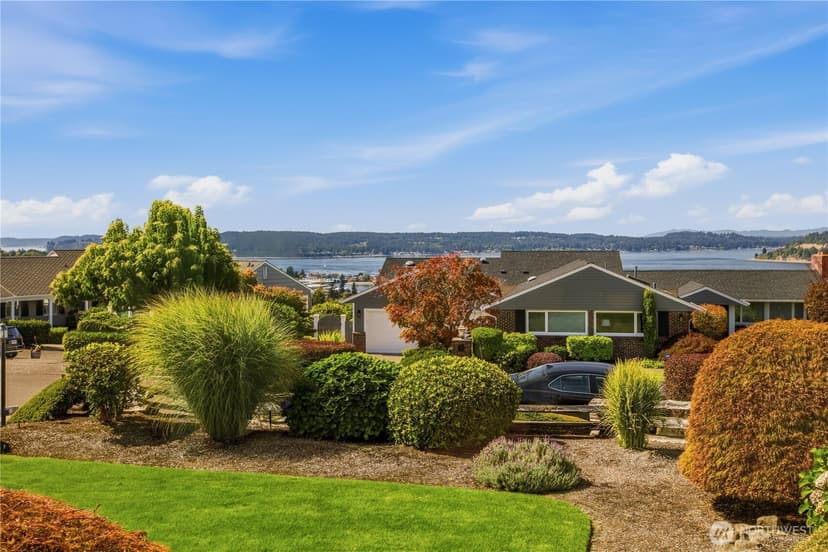 Property photo for 1245 S Fernside Drive, Tacoma photo 9