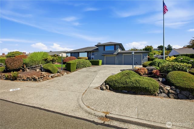 Property photo for 1245 S Fernside Drive, Tacoma photo 3