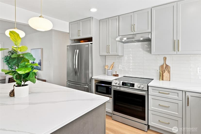 Property photo for 1712 30th Avenue S, Seattle photo 9