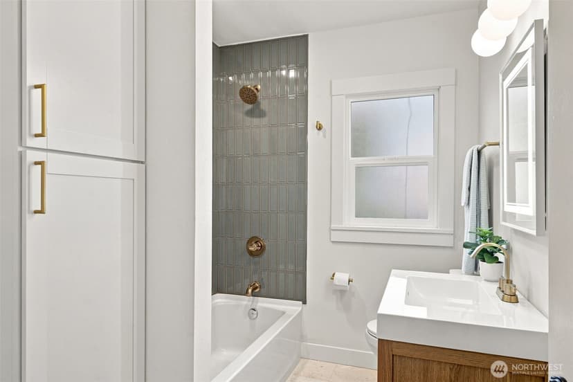 Property photo for 1712 30th Avenue S, Seattle photo 25