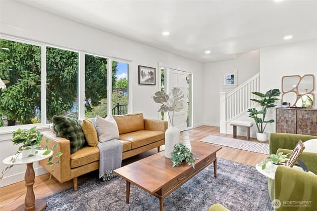 Property photo for 1712 30th Avenue S, Seattle photo 4